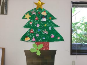 牛乳パック工作 光る！クリスマスツリーの作り方＊イルミの仕掛けで子供が喜ぶ♪ - ゆっくり歩いていこう