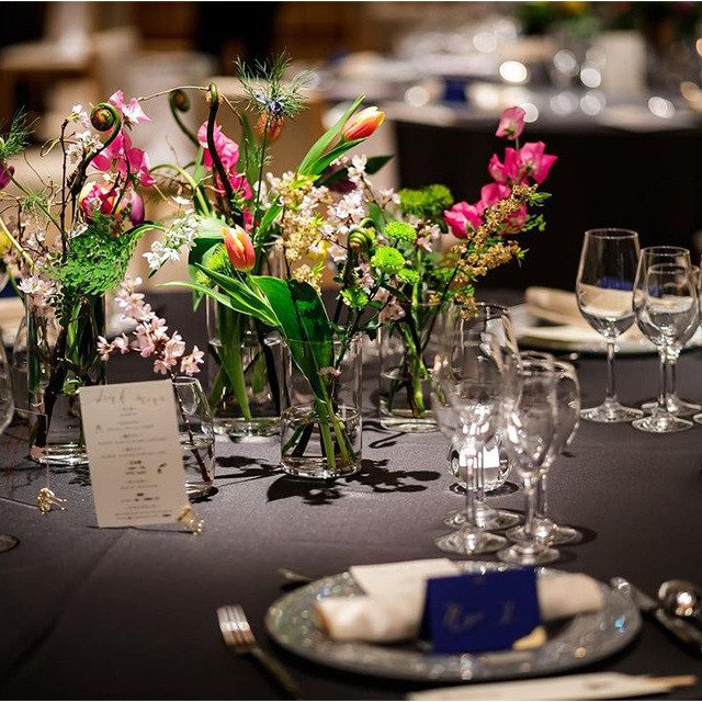 結婚式の会場装花とは?テーブルの演出方法など、装花選びのポイントやトレンドを紹介 – 結婚式準備サイトCORDY コーディ