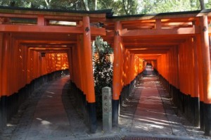 ここにもあった連なる赤の鳥居！福岡県にある「浮羽稲荷神社」とはRETRIP リトリップ