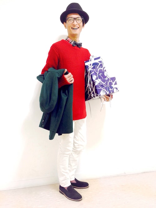 去年のクリスマスコーデ🎅 今年は真っ白コーデにしようか⛄️ 赤と緑のクリスマスカラーにしようか🎄 どっちにしようかな〜🤔 やっぱりクリスマスはウキウキしますね♪昨日からアドベントカレンダーもやり始めたから、坊やもすっかりクリスマス気分に🤭花月士宝菊