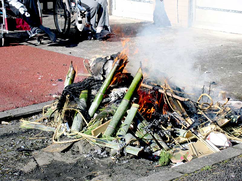 新年！おもちつき大会と、どんど焼きの行事 訪問しました～🌟社会福祉法人 横浜社会福祉協会
