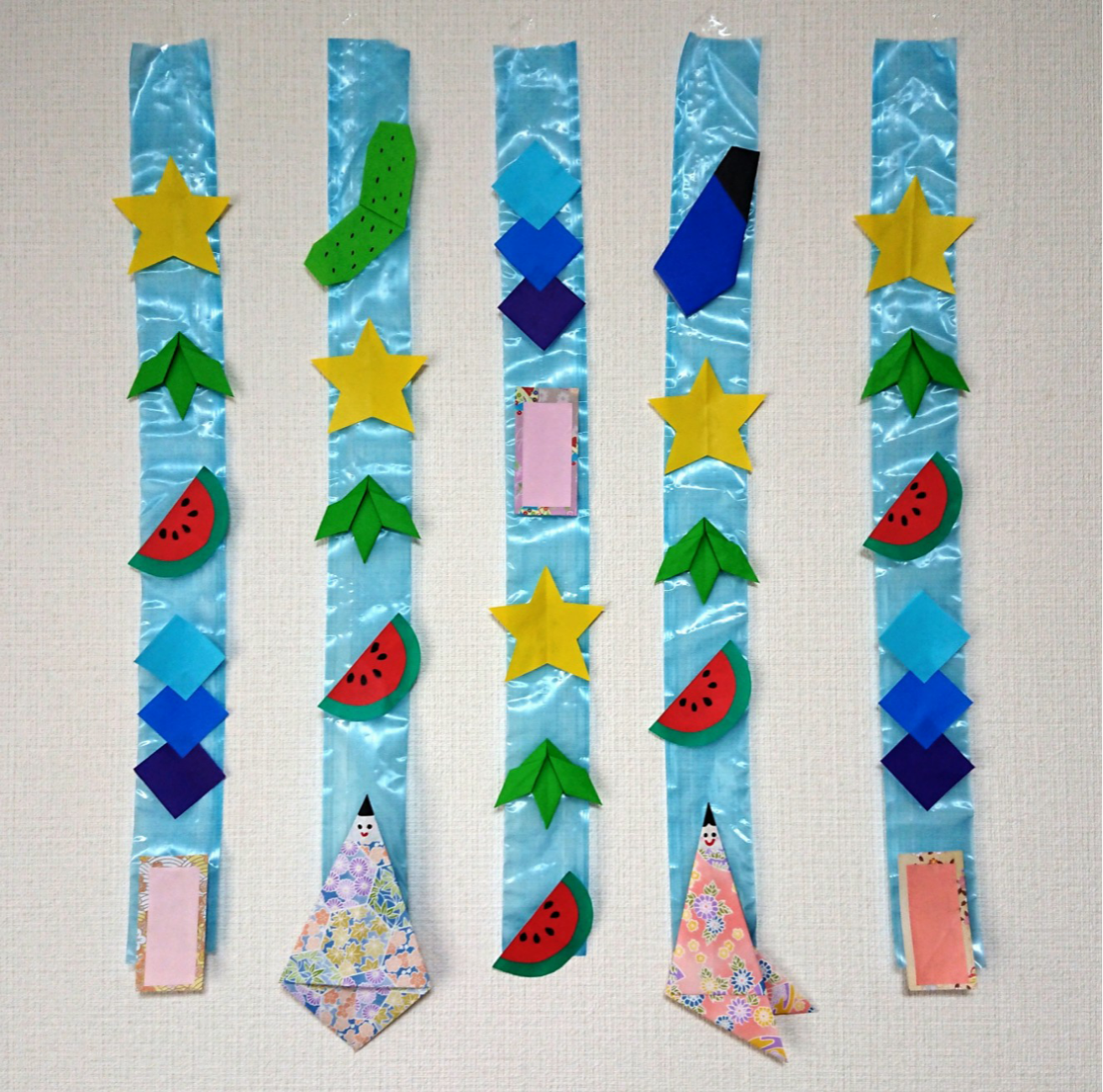 七夕飾りの為に折り紙で吹き流しを作りました。YouTube https:youtu.be Gs-6FbiUVlQ で紹介しています🎋今年は晴れそうですね❇️折り紙七夕飾り七夕飾り製作吹き流し工作大好きペーパーデコレーション協会紙遊びorigamipapercraftjapanart