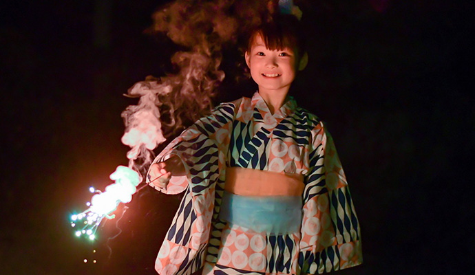 人工芝の上で花火やバーベキューをしてもいい？対策や修繕についても紹介人工芝ドットコム