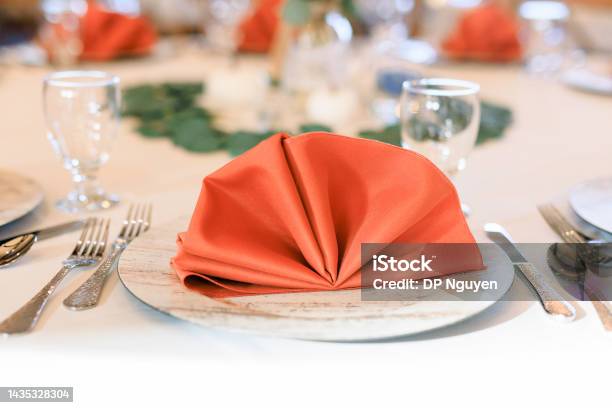 布ナプキン50枚。結婚式、パーティー、シャワー、レストラン、ディナーテーブルの装飾に最適。 Purple