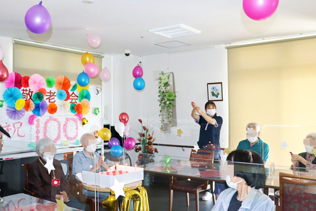 誕生日 百寿 お祝い 横断幕 紙製A2サイズ パーティー 飾り付け お父さん おの通販 by rico's shopラクマ