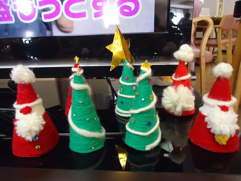 クリスマスツリー 手作り 高齢者TikTok