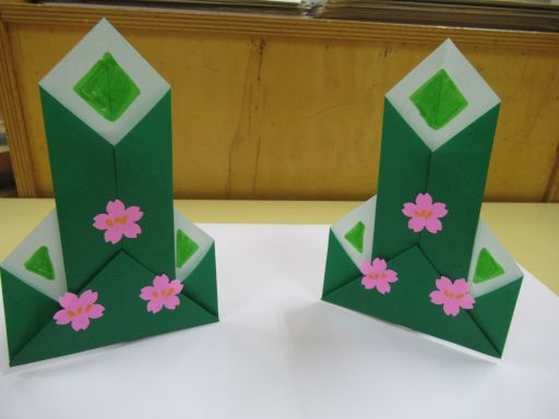 お正月飾りを子供と一緒に折り紙で作ってみよう！ こま・門松・だるま・お正月リースの作り方はいチーズ！クリップ