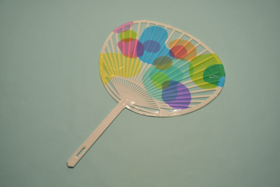 高齢者福祉施設での園芸プログラム「夏野菜のうちわづくり」グリーン・アート庭紀静岡県浜松市