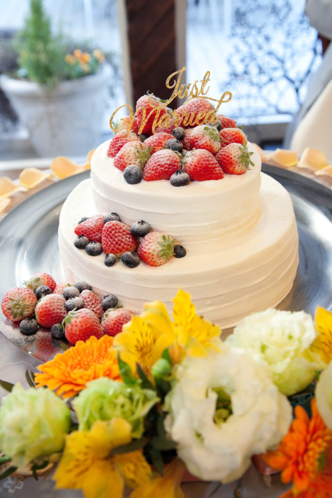 Amazon.co.jp: tonntyann ケーキトッパー ケーキ デコレーション かわいい キャラクター 結婚式 花嫁花婿 樹脂 装飾品 彫像装飾置物 ウエディングケーキ トッパー 写真 小道具 新郎新婦 ウエディング ロマンチック 周年記念 7*6*14cm : ホーム＆キッチン