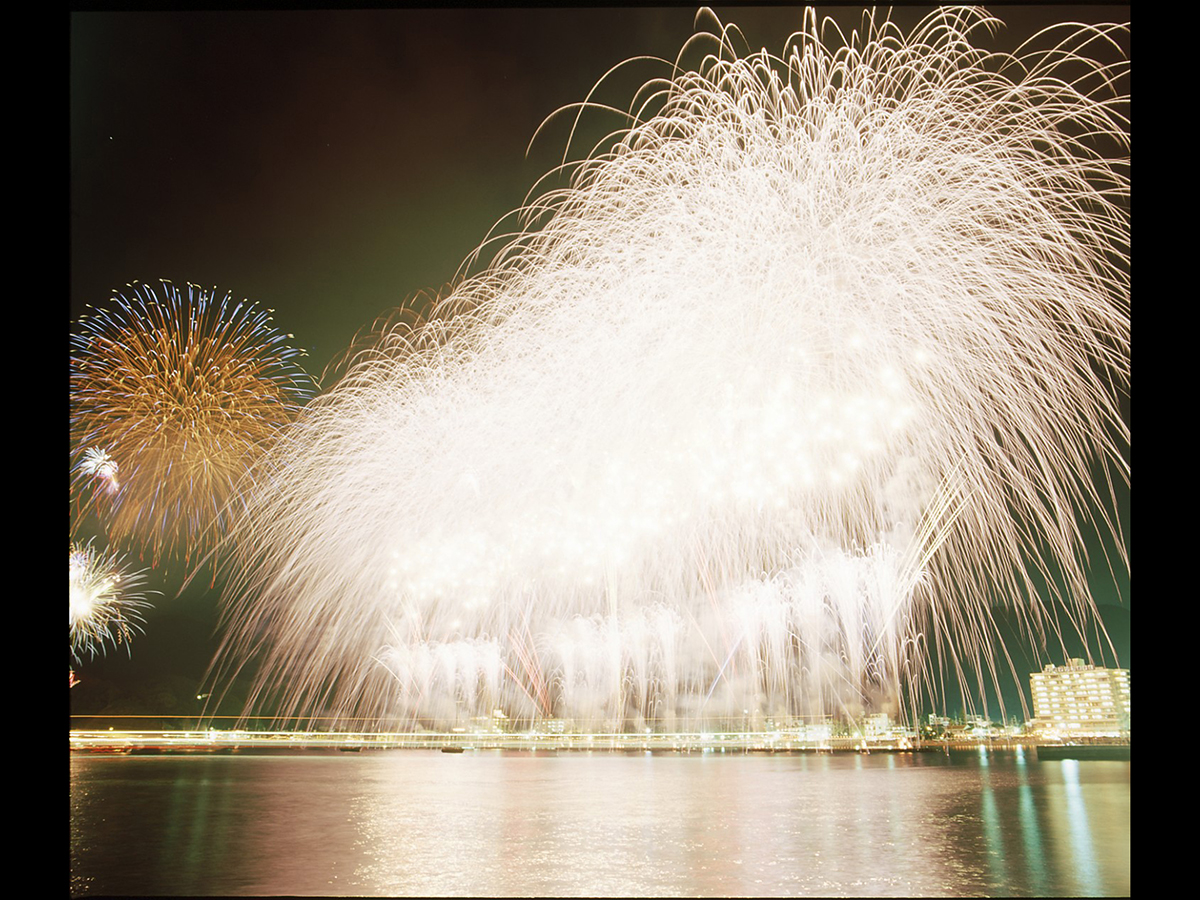 ナイアガラ仕掛け花火に感動！ウォーカープラス