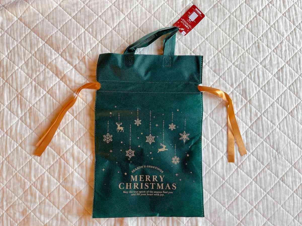 100均で見つけたクリスマスオーナメントとストックボックス