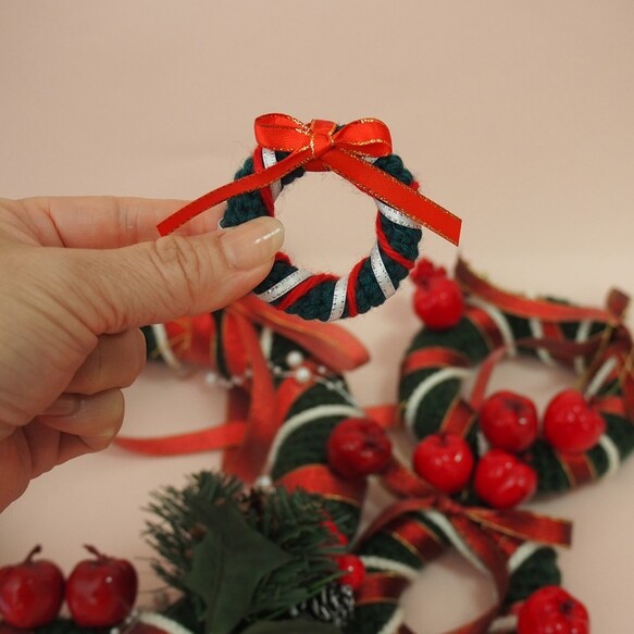 フェルトパンチャーでつくる羊毛刺しゅうのブローチ～クリスマス～手作りレシピクロバー株式会社