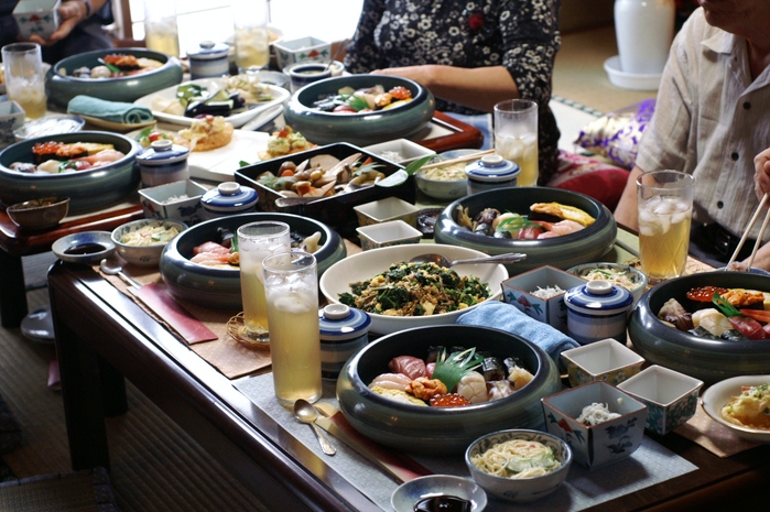 お盆の定番料理とは？精進料理などのお供え物やタブーな食べ物を紹介お仏壇のはせがわ 公式