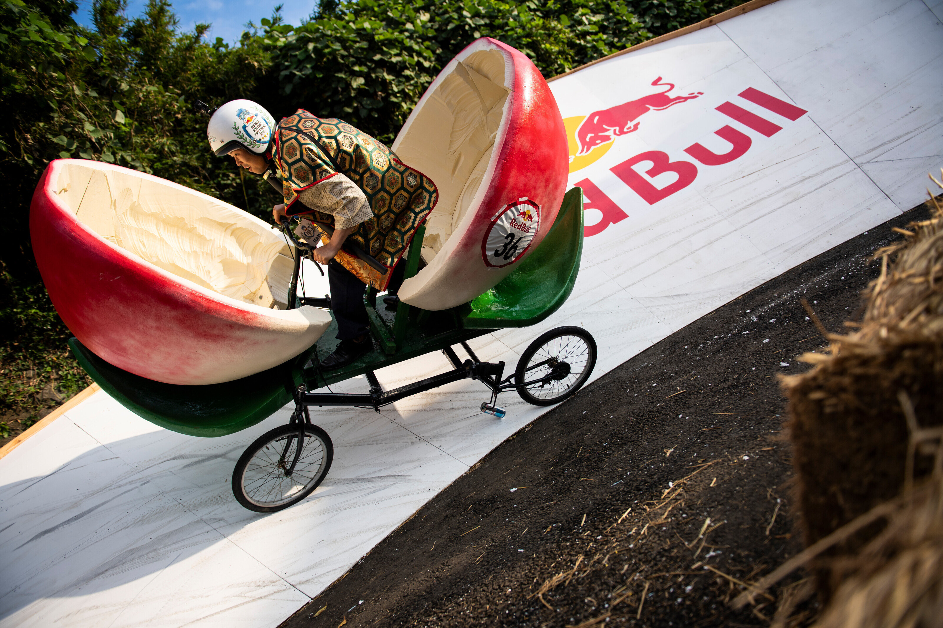 F1カーの展示にあのアーティストのミニライブも！万博記念公園で「Red Bull Box Cart Race Osaka 2022」が開催されます！「Enjoy EXPO」〜万博記念公園エリアの地域情報サイト