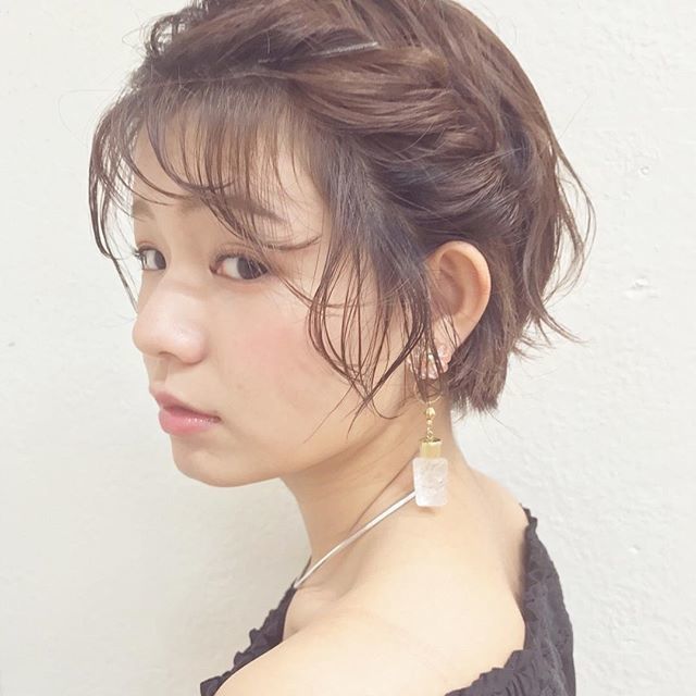 ショートヘア向け結婚式お呼ばれスタイル10選！セルフでもできる簡単アレンジRAXY ラクシー