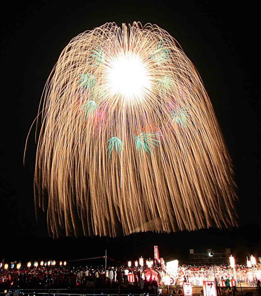 世界一の巨大花火 正四尺玉 片貝まつり 2016 奉納大煙火 World's Biggest 48 inch Fireworks shell -Katakai Japan 4K