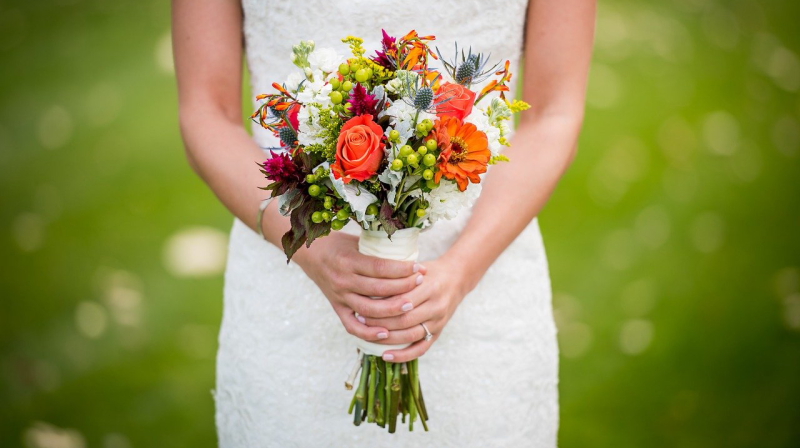 4月の結婚式のメリット・デメリット解説！日取り選びに配慮を