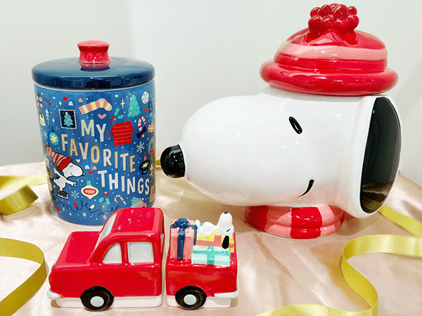 KFC スヌーピーグッズ第2弾「2023カレンダー」「マルチ小物入れ」クリスマス明けにセット発売、“ピーナッツ”の仲間たちも登場 ケンタッキーフライドチキン食品産業新聞社ニュースWEB