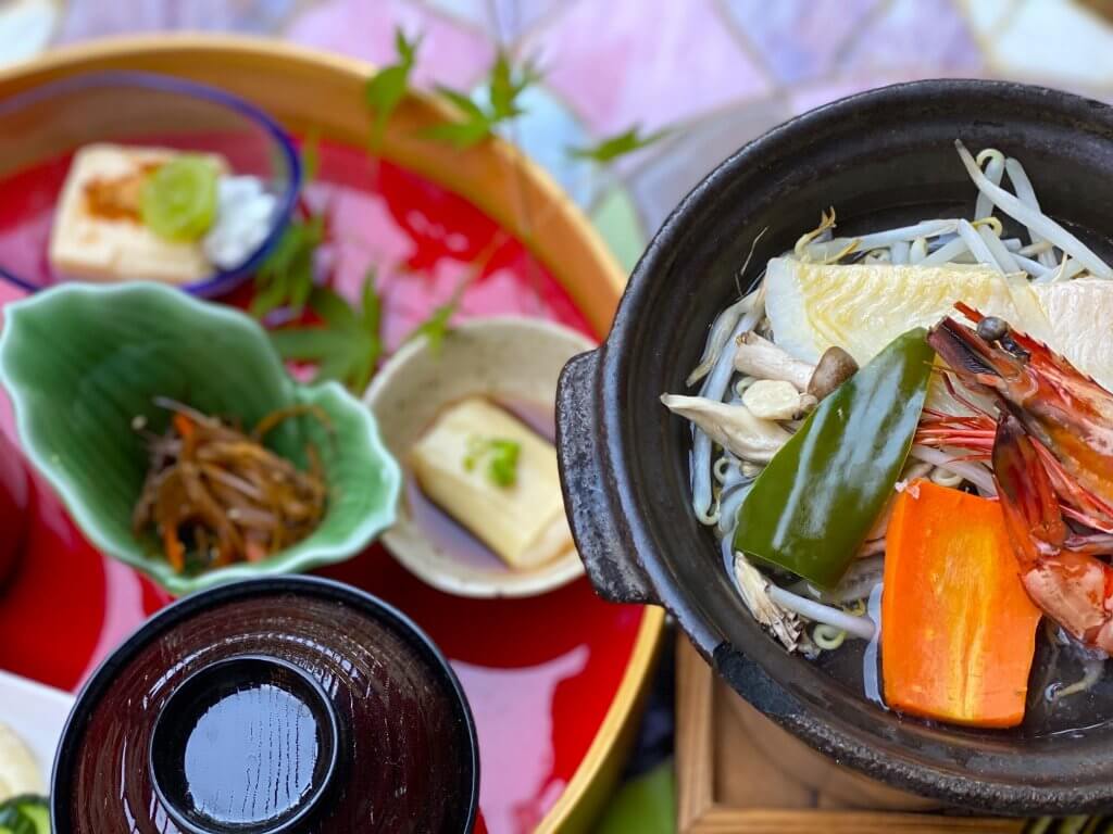 平山温泉♨️華の番台♨️ 源泉掛け流し、運動、食事、カフェ、エステ、よもぎ蒸し などございます。 自分あったスタイルでリフレッシュしに来ませんか？お祝い、法事など小会食も承ります。 是非、ゆっくりと奥山鹿平山温泉へお待ちしております。 宿泊施設 姉妹店 一木