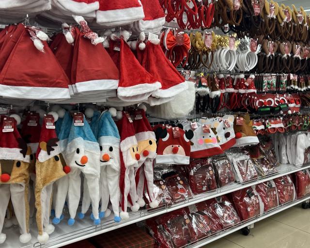 ダイソー2023クリスマスグッズはいつから販売？オーナメントやツリーなど写真付きで紹介！のんびりゆったり淡路島ライフ