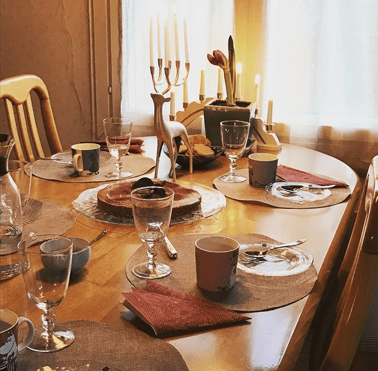 お正月テーブルコーデ VERYモデル笹川友里さんは華やか食器でモダンに演出！VERY