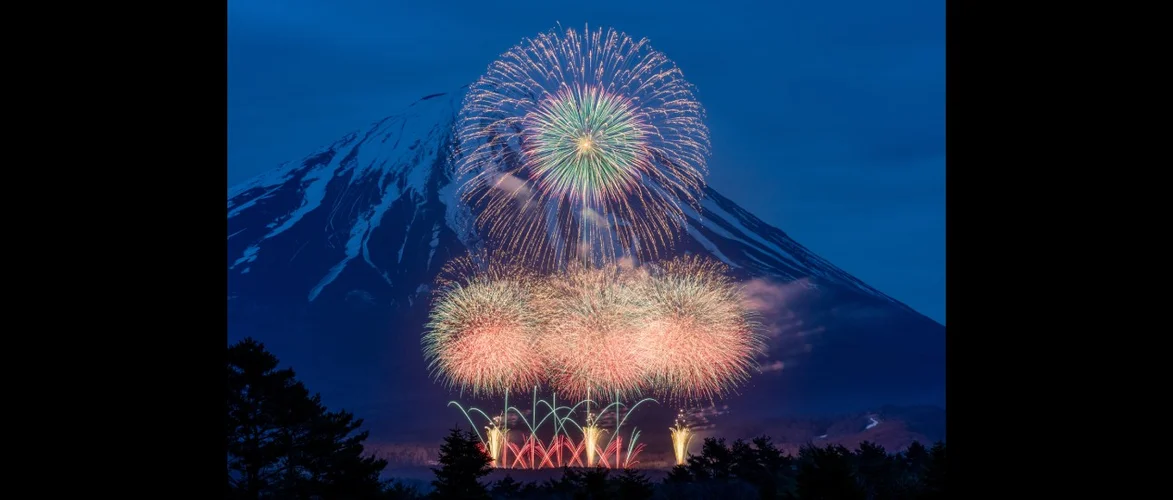 2025年8月10日 やっさ花火フェスタ 有料観覧チケット A席 2列目～4列目 1区画3m×3m 6人 花火大会 夏祭り まつり はなび 特別席イベント 夏休み キッチンカー 広島県三原市 ヤッサ 117036 - 広島県三原市ふるさとチョイス - ふるさと納税サイト