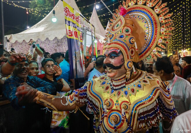 恐怖の女神や猿の神が「降臨」 インドでヒンズー教の祭りシーズン到来 写真18枚 国際ニュース：AFPBB News