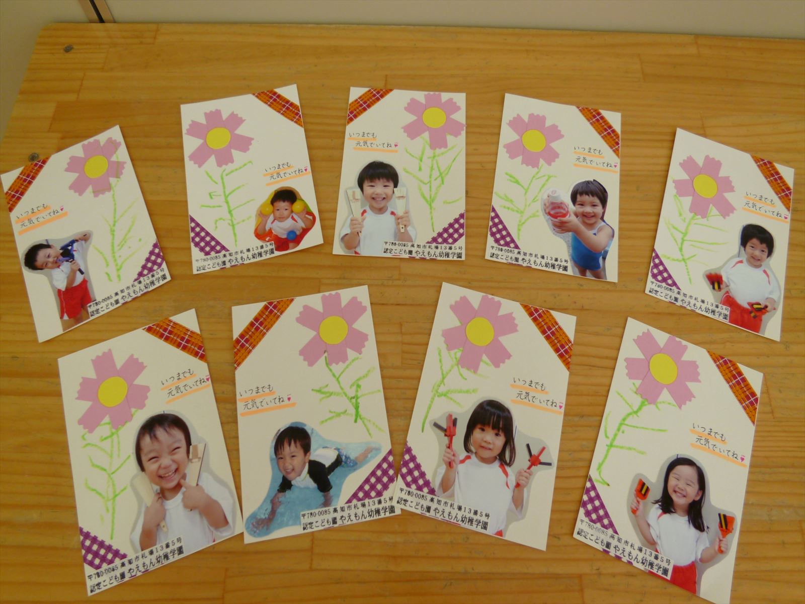 敬老の日特別企画「ハガキdeつながろう」 気軽に自宅でできるボランティアをしませんか？ 新型コロナウイルスの影響で、なかなか家族や地域の 方と交流できない特別養護老人ホームの利用者の方々に向けて『敬老の日のメッセージ』を送りましょう！ ①ハガキに『敬老の日の