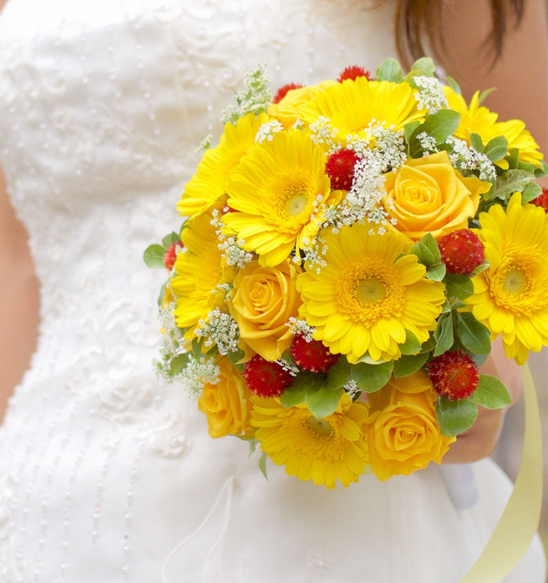 強力ライト淡いオレンジ色のバラ結婚式の花束の写真素材・画像素材 Image 12126972