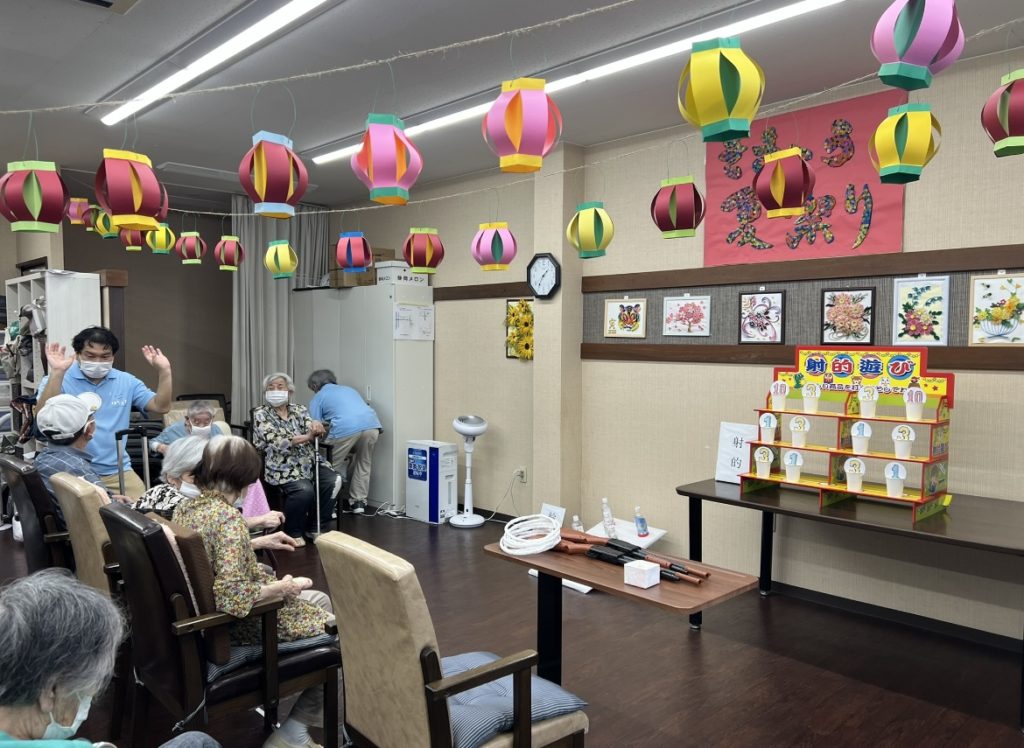 夏祭り 飾りつけ工作高齢者TikTok