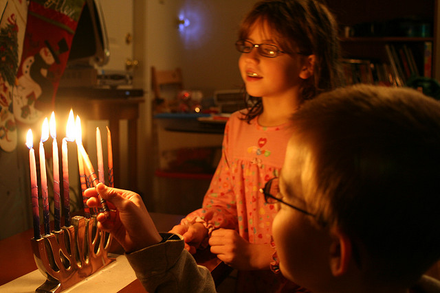 ただのイルミネーションとは違う！ ユダヤ教の祭典「ハヌカ」の盛り上がりがアツい