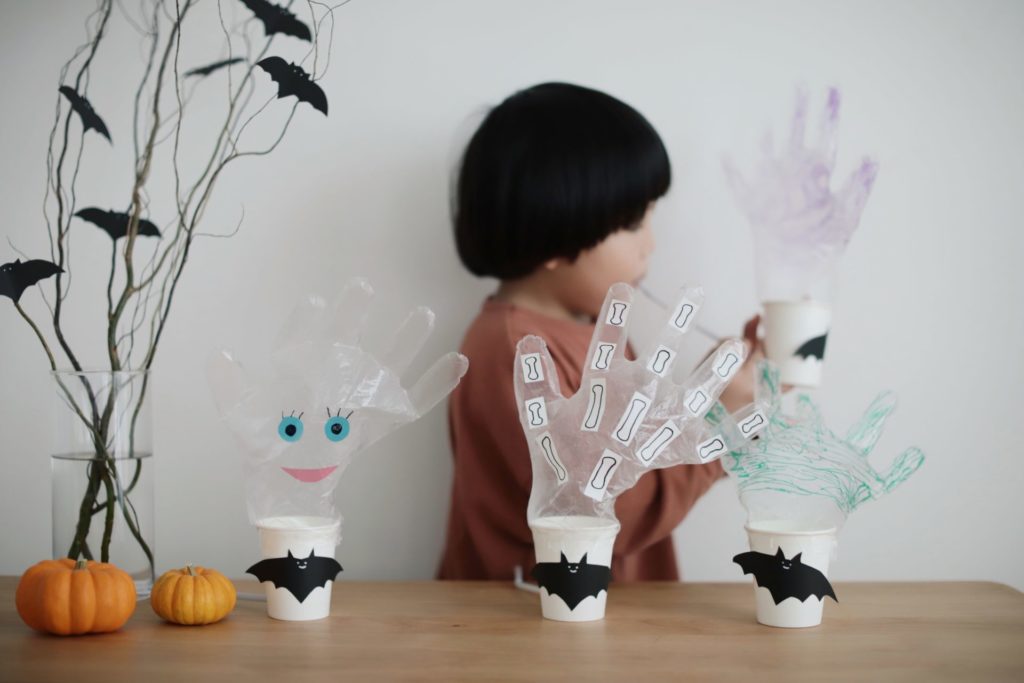 ハロウィンのかぼちゃお化けが飛んできた。ノーム芳賀の手作りおもちゃ