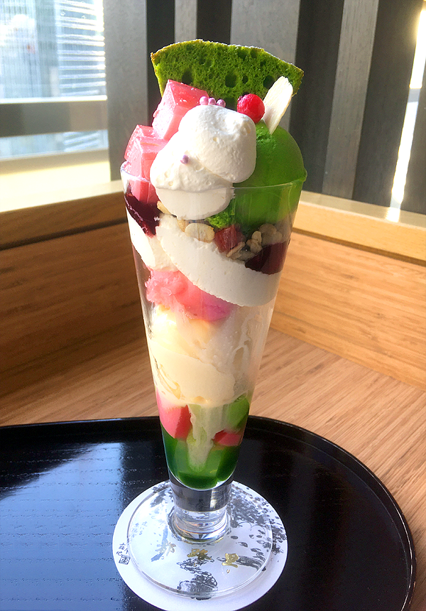 大丸東京店10F「茶寮 都路里」 クリスマスカラーの和パフェ「クリスマスパフェ」 - 東京駅・日本橋・日比谷 カフェ