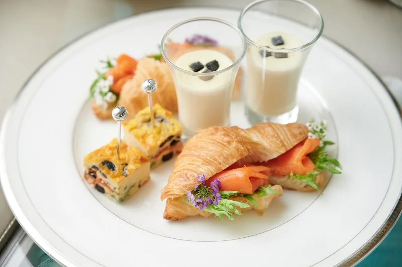 幸せを呼ぶ色“ブルー”をテーマにした、結婚式場ならではの映えスイーツが勢ぞろい！ 『サムシングブルーアフタヌーンティー～幸せを呼ぶティータイム～』販売株式会社ベストブライダル