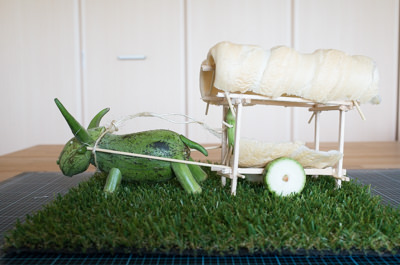 超力作『精霊馬』がお盆の話題に 「音速で帰ってこい」 往年の名機F-104がモチーフよろず〜ニュース