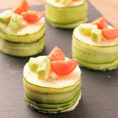 今回作った「ポテトの☆サラダケーキ」のレシピはこちら！ 誕生日のバースデーケーキに、記念日に、クリスマスに 甘いものが苦手な人へのバレンタインなどにもオススメ！イラストレシピも付けておきますね！ よかったらぜひお試しください！♪Akitchen