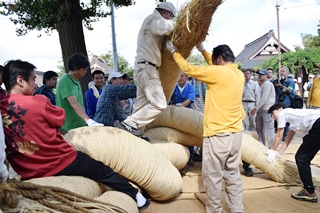 出雲大社神楽殿・大しめ縄はこうして作られた 出雲市の結婚式場アンジェグレースガーデン
