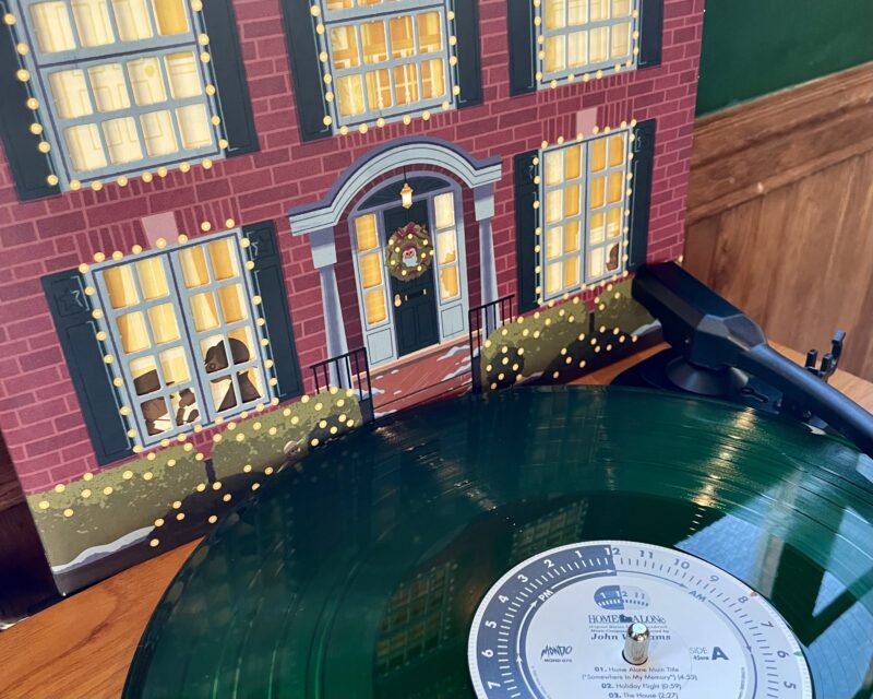 トゥーマッチ杉原全曲レビュー クリスマスに必聴な『ホーム・アローン』のサントラ。お洒落なアートワークのレコードでほっこり感アップ