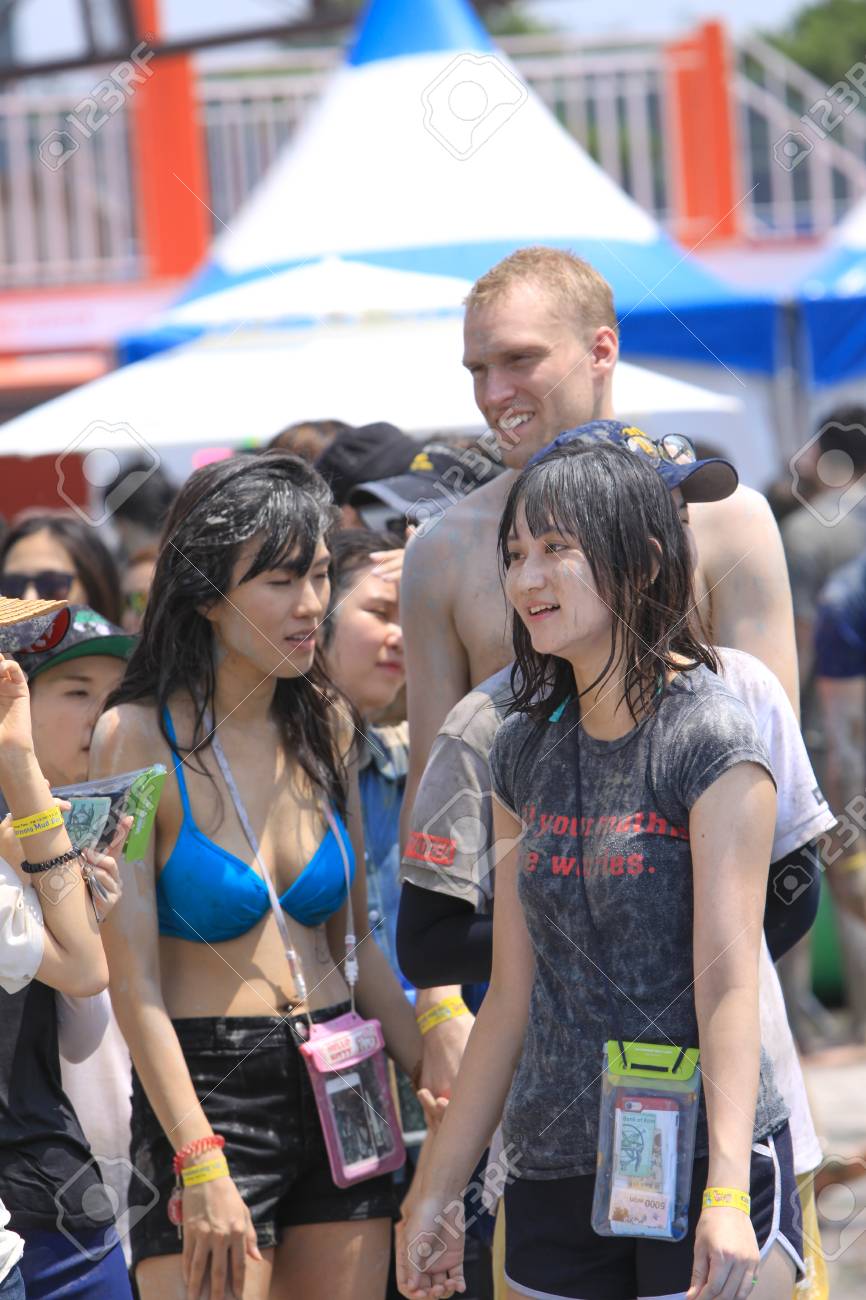 山車を引く祭り女子たちの写真・画像素材-Snapmart スナップマート