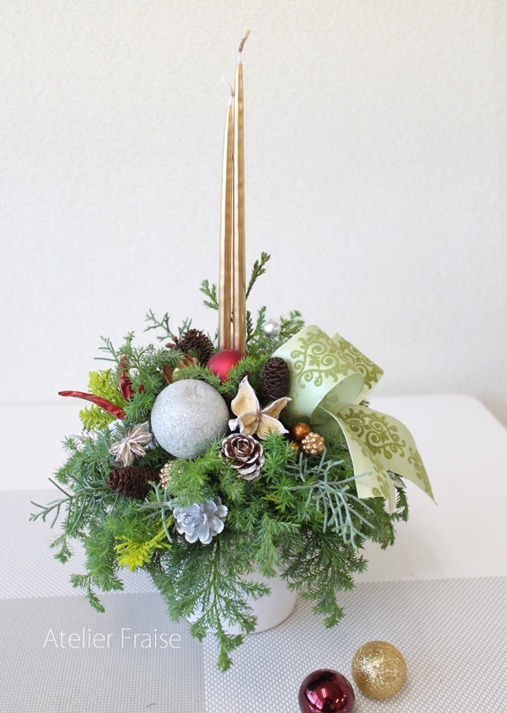 クリスマスキャンドルアレンジメント♡スキルアップクラス♡夜のクラスの生徒さんがキャンドルを灯してくれました。お家でキャンドルを灯すときはお気をつけ下さいねクリスマスキャンドルアレンジクリスマスアレンジメントフラワーデザインフラワー