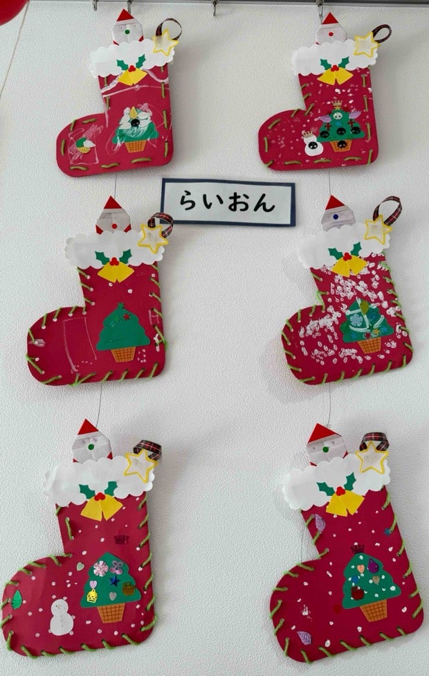 🎅サンタさんのブーツがならんだよ！１歳児・すずめ組– 鎧郷保育園