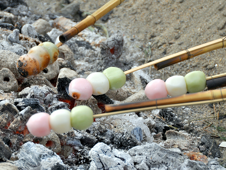 1月15日 小正月のどんど焼き家庭的保育・どんぐり発達支援寒川の子どもと扉寒川駅 徒歩１分