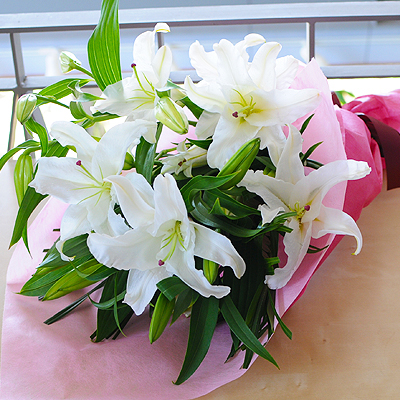 カサブランカ 百合 ブーケ 選べる3タイプ ユリ 結婚式 ウェディング 造花 写真撮り お色直し ブライダル ブーケトスB.キャカサブランカの花言葉は花嫁そのもの！沖縄リゾ婚に合うブーケ4選ainowa沖縄リゾートウェディング