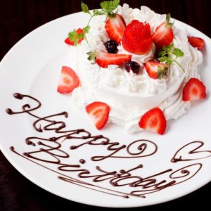 誕生日サプライズのアイデア45選！王道から面白い変わり種まで