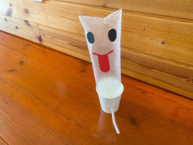 紙コップとストローで簡単に作れるおばけの工作！ 実際に作って楽しかったとの反響をいただきました♪