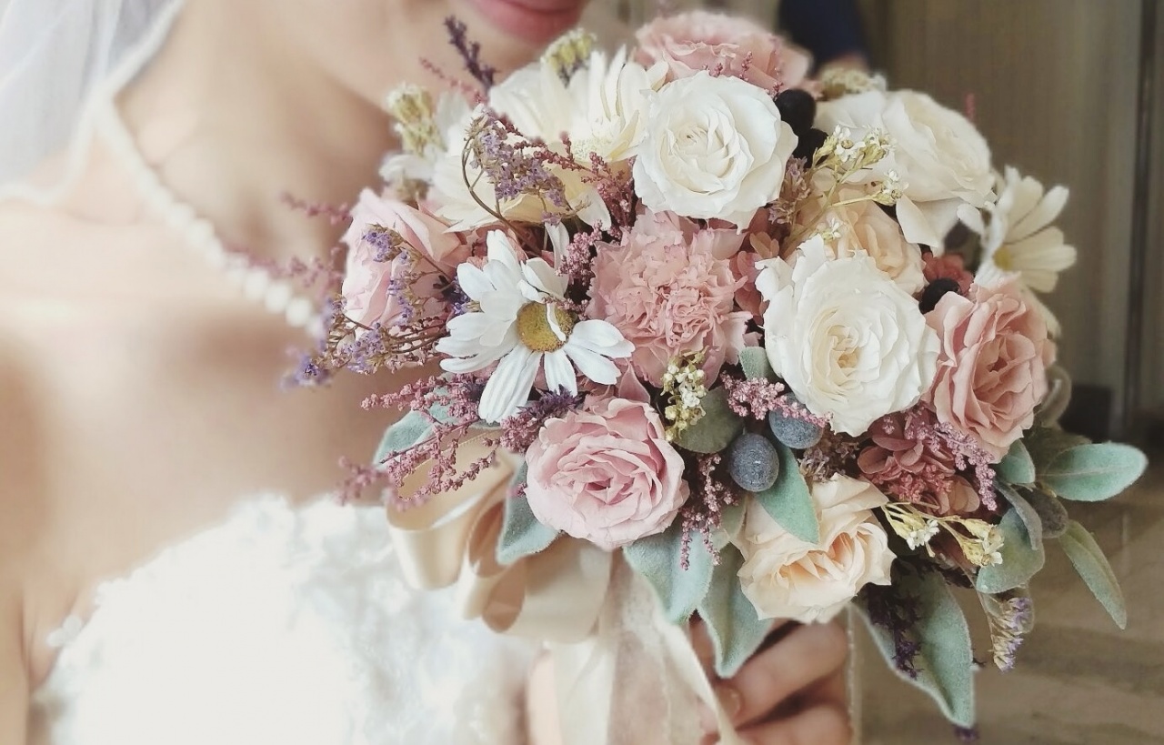 本日限定 クラッチブーケ アーティフィシャルフラワーブーケ 結婚式 ウエディング 花束 ブーケ 完成品 ユリ クラッチ 造花 ディスプレイ インテリア白 ウェディング 結婚式 人気 お洒落 ウェディングブーケ 海外挙式 2次会 -アトリエブルージュ・flower shop