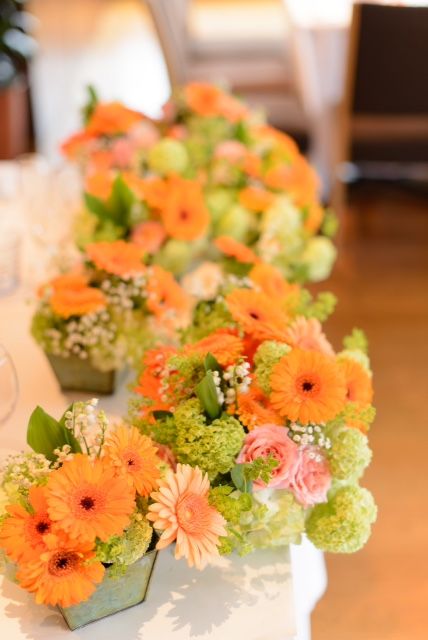 鮮やかな色合いのメインテーブル装花 小瓶にお花を活けることで 透明感と軽やかさをプラスしました daiichiengeidaiichiengeiwedding第一園芸 ---------------------------------flowerflowersweddingweddingshotelweddingウェスティンホテル仙台
