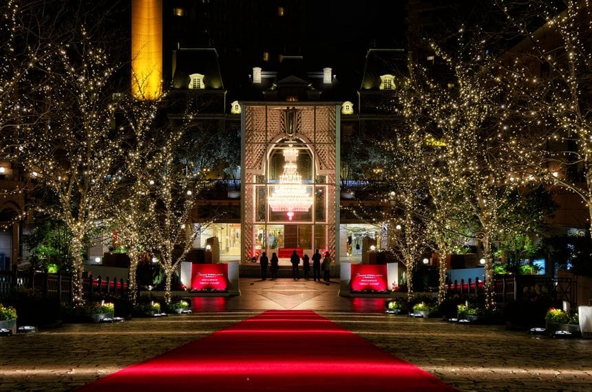 東京のX'masイルミネーション_恵比寿ガーデンプレイス＿”バカラの巨大シャンデリア”美しい日本、この一枚