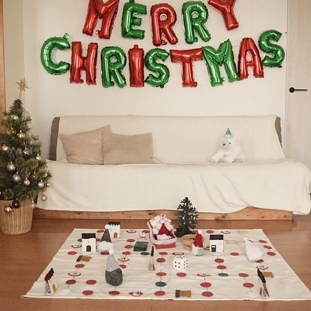 部屋全体を盛り上げる！クリスマスツリーの置き場所とは？暮らしのライフマガジン