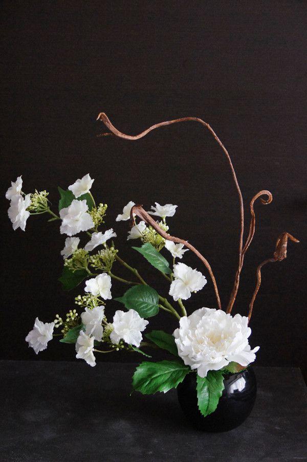 生け花 簡単に上級者風 ikebana 縁起物 床の間 南天 ヤツデ シダ Easy but advanced 簡單但先進 Luckythings 幸運的事情 正月の花 新年花 New year